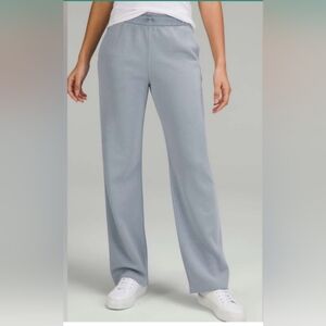 Lululemon Athletica Softstreme High-rise Pant. Size 8.
